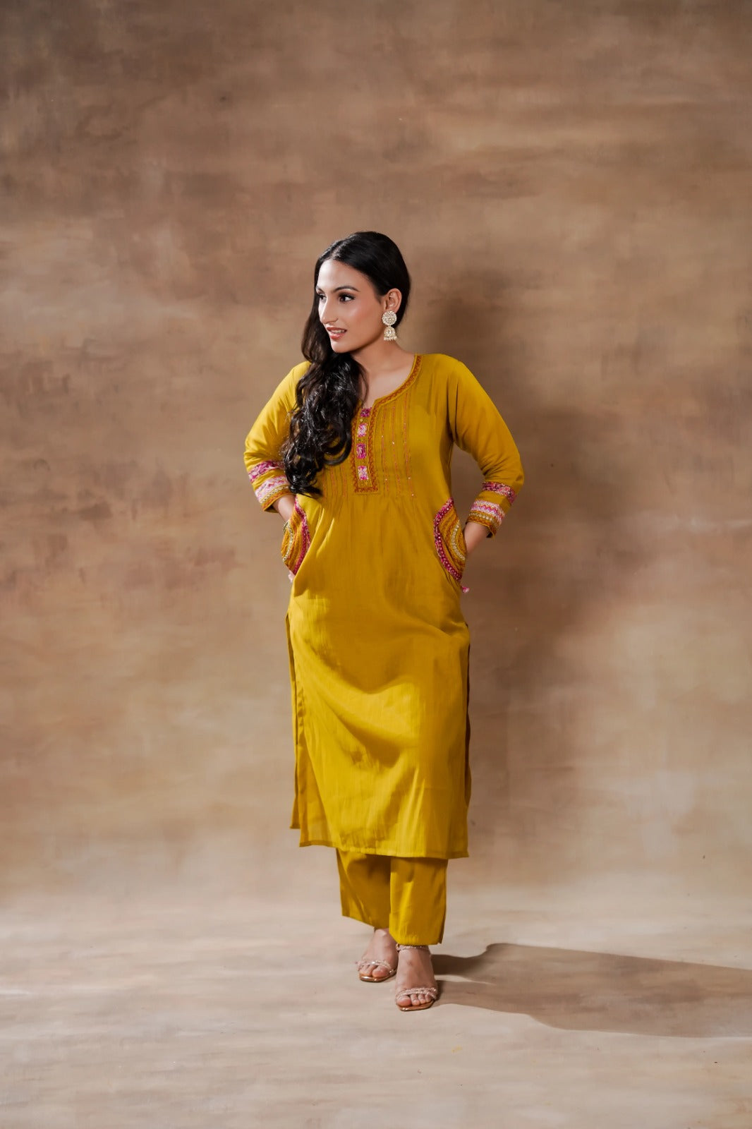 Heena green Mul Chanderi Kurta set with intricate embroidery, featuring a matching dupatta and traditional styling by Shuchi Man.